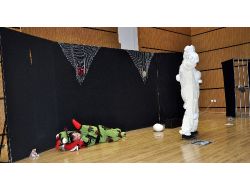 Bin 600 Öğrenci ‘mikrobistan’ Tiyatrosunu İzledi