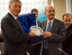 Müezzinoğlu: Herkes Kendisine Yakışanı Yapmak Durumunda