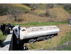 Tanker Altgeçit Duvarına Çarptı, Sürücü Hayatını Kaybetti