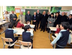 Çiçek, Kiev’de Türk Okulunu Ziyaret Etti