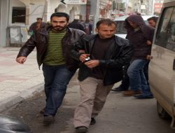 Esrar Ticareti Yapan 3 Zanlı Tutuklandı