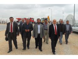 Din Görevlileri Sığınmacılara Kur’an–ı Kerim Hediye Etti