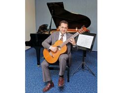 Gelir Uzmanı Memur, Vergi Bilincini Yaymak İçin Şarkı Besteledi