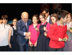 Çevre Müfettişi Öğrenciler Kartlarını Bakan Bayraktar'dan Aldı