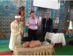 Cuma Vaazında Kalp Masajını Uygulamalı Anlattı (Özel)