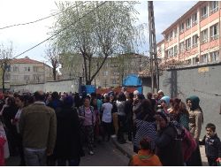 İlköğretim Öğrencileri Bıçağa Sarıldı (Özel)