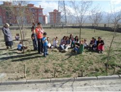 Iğdır Polisi Çocuklarla Fidan Dikti