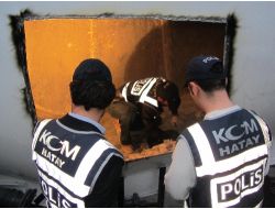 Hatay'da Beton Mikserine Zulalanmış 4 Milyon Adet Hap Ele Geçirildi