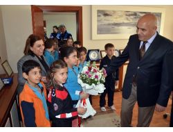 Polisler Ve Öğrenciler Fidan Dikimi Etkinliğinde Buluştu