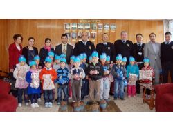 Miniklerden Polis Amcalarına Ziyaret