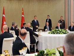 Cumhurbaşkanı Gül, Elçilerle Öğle Yemeğinde Buluştu