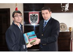 Özel İdare'den Ygs'de Derece Yapan Öğrenciye İpad Ödülü