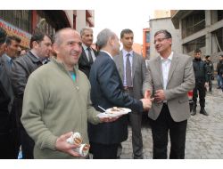 Hakkari Emniyeti Bin Kişiye Yemek Dağıttı