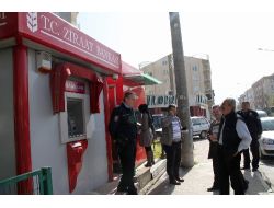 Atm Faresinin Düzenek Oyununu Emekli Öğretmen Bozdu