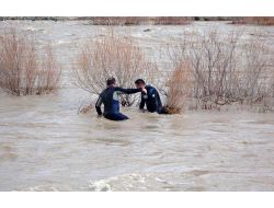 Aras Nehri'ne Uçan Tır’ın Sürücüsü Bulundu