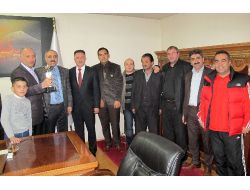 Ağrı Belediyesi İl Satranç Birincisini Altınla Ödüllendirdi