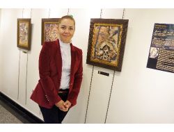 Divriği Ulu Cami’nin Taş Bezeme Motiflerini Seramik Ve Nakışla Tablolaştırdı