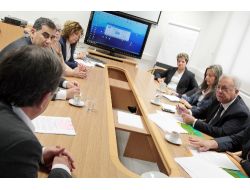 Güney Kıbrıs'ta Kamuda Çalışanların Maaşları Da Kesintiye Uğrayacak