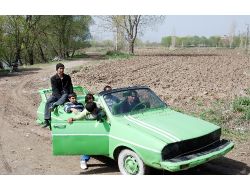 1983 Model Aracın Tavanını Kesip Spor Araba Yaptı, Şimdi Tarlaya Gidiyor