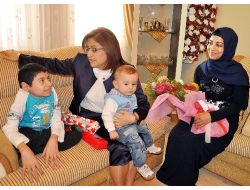 Bakan Şahin: Cam Kemik Hastası Kardeşleri Evlerinde Ziyaret Etti