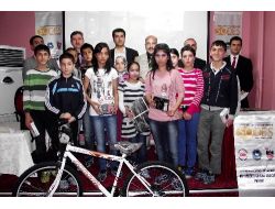 Diyarbakırlı 8 Bin Öğrenci İstiklal Şairi'nin Hayatından Sınava Girdi