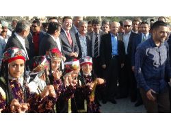 Ak Parti Milletvekilleri Türbede Barış İçin Dua Okudu