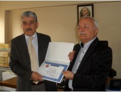 Gazetecilerden Beşer Eğitim Kurumları Yöneticilerine Teşekkür Plaketi