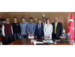 Yeşilyurt Kaymakamı Babahanoğlu, Başarılı Öğrencileri Altınla Ödüllendirdi