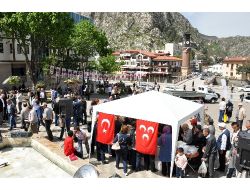 Mhp’li Kadınlar, Alparslan Türkeş Hayrına Pilav Ayran Dağıttı