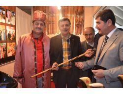 Nevzat Pakdil’e Baston Hediye Edildi