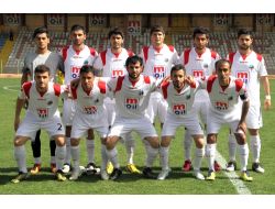 Paralarını Alamayan Futbolcular, Sahada Oturma Eylemi Yaptı