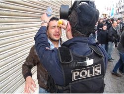 Emek Sineması Önünde Arbede