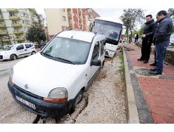 Çanakkale'de Yağmur Günlük Hayatı Olumsuz Etkiliyor
