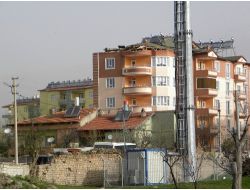 Kayseri'de Kırlangıç Fırtınası 30 Evin Çatısını Uçurdu