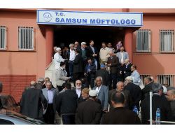 Hacı Adayları Kayıt Yaptırabilmek İçin Erkenden Sıraya Girdi