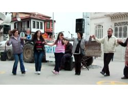 Myrleia Antik Kent İçin Davullu Zurnalı Yürüyüş