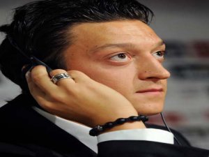 ÖZİL DEĞİŞİKLİĞE KARAR VERDİ