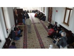 Eylemciler Camiyi Harabeye Çevirdi