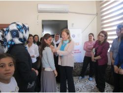 Mardin Valisi'nin Eşi Ayvaz, Derik’te Kadınlarla Buluştu