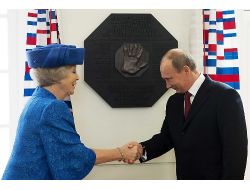 Putin Kraliçe Beatrix İle Bir Araya Geldi