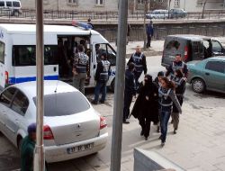Kastamonu Kapalı Cezaevi'ne Uyuşturucu Ve Cep Telefonu Sokmaya Çalışan 5 Kişi Tutuklandı