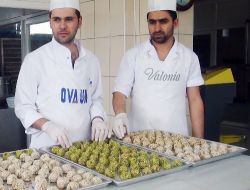 Kırşehirli Esnaf, Neşat Ertaş'ın Ölümü Üzerine Kırşehir'e Özgü Tatlı Üretti