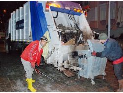 Silifke'de Konteynerler İlaçla Temizleniyor