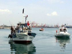 Denizde 3 Gün Mahsur Kalan Balıkçıları Sahil Güvenlik Ekipleri Kurtardı