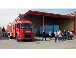 Tekstil Fabrikasında Çıkan Yangında 8 İşçi Dumandan Etkilendi