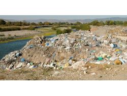 Balıkesir'de Tarıma Elverişli Alanlar Çöpten Arındırılıyor