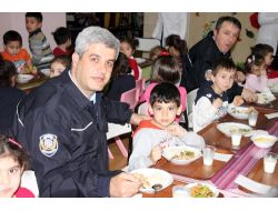 Goncalı Öğrenciler, Yemeklerini Polis Abla Ve Ağabeyleri İle Paylaştı