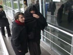 Edirne'de Bir Anne Daha Eylemcilerden Çocuğunu Almaya Geldi