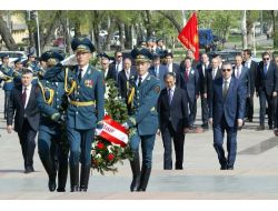 Erdoğan Zafer Anıtı'na Çelenk Koydu