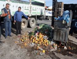 Mersin Toptancı Halindeki Esnafların Çöp Tepkisi Sürüyor
